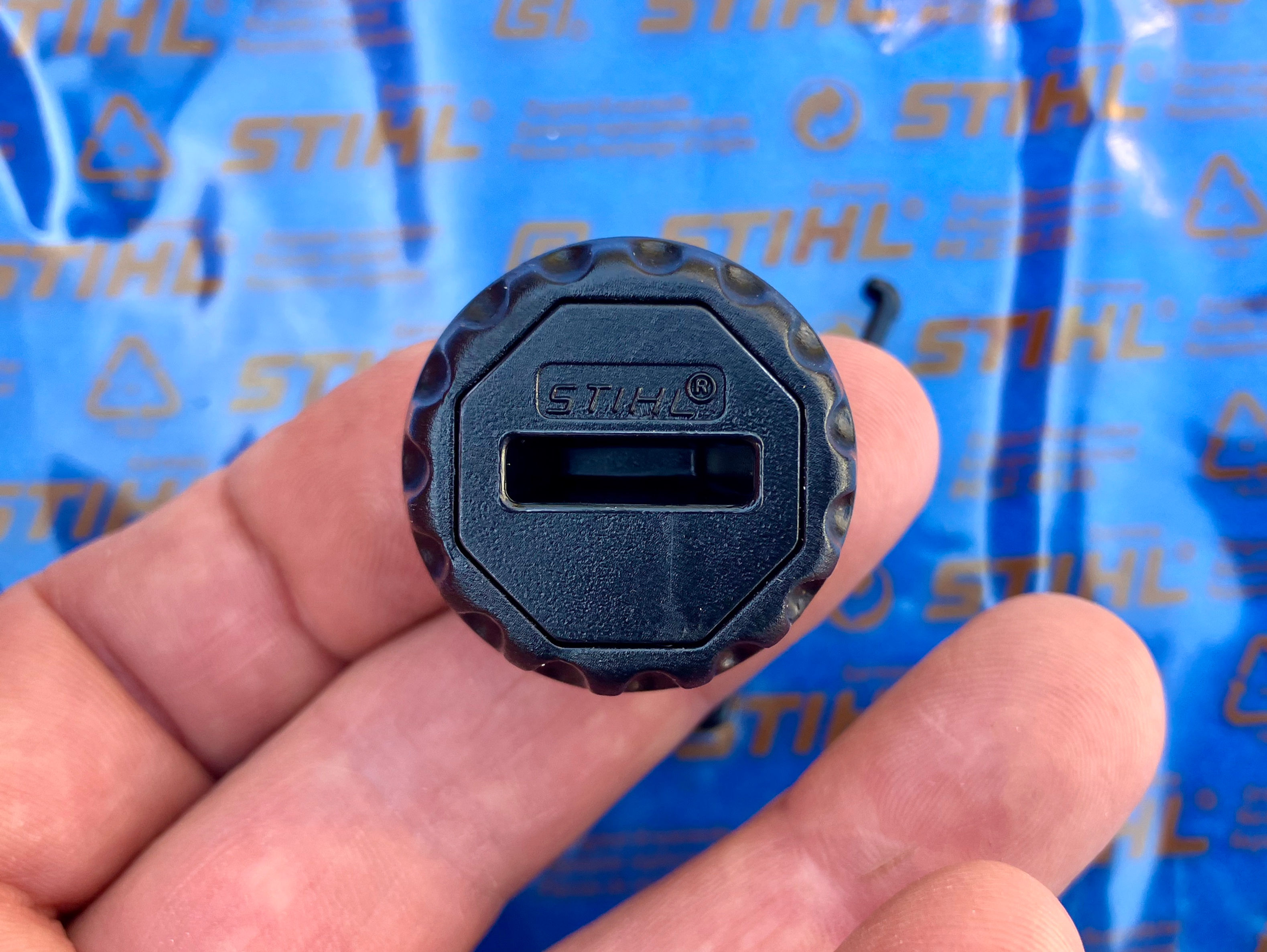 STIHL Genuine Screw Style Oil Cap suits 021 to 038 #0000 350 0510