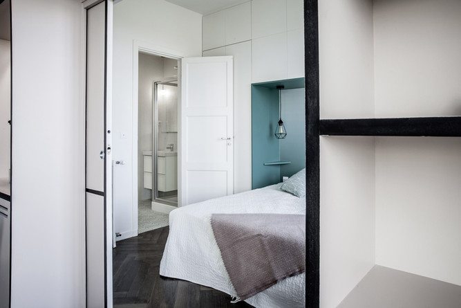 Détail de la cloison verrière entre chambre et salon