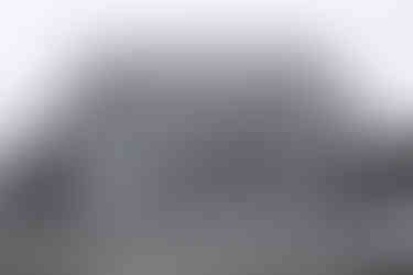 Vue générale du chantier sous ciel nuageux