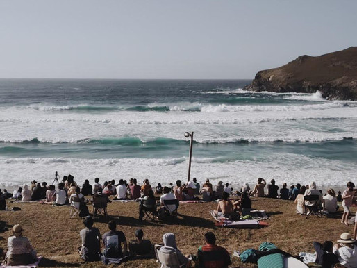 7 consejos para practicar surf de forma sostenible en familia