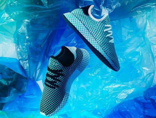אדידס מייצרים נעל מפלסטיק מהים