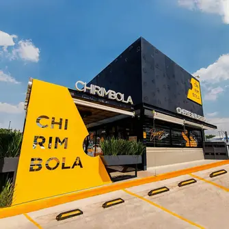 La decoración de locales comerciales en México, no se trata solo de estética, sino también de emociones. Aumenta la lealtad de tus clientes con nuestro toque único.