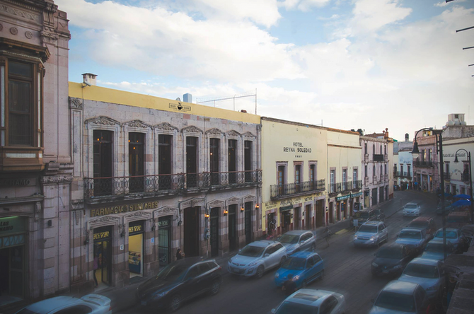 "B&Ö: Pioneros en el Arte del Diseño de Interiores de Cafeterías"