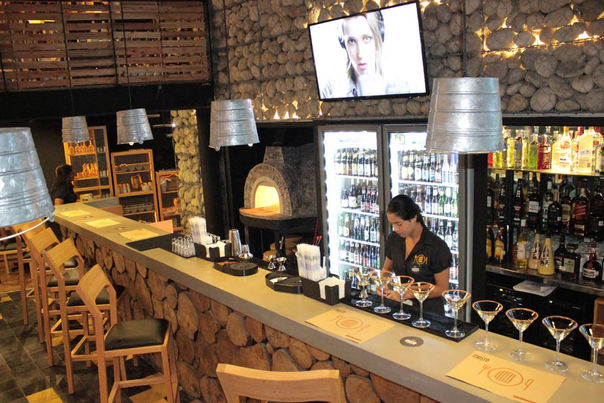 DISEÑO DE INTERIORES DE RESTAURANTES,
FABRICACIÓN DE MOBILIARIO,
DISEÑO DE RESTAURANTES RÚSTICOS EN CALIFORNIA.