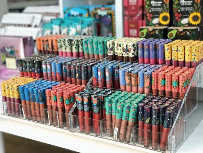 Diseño de Tiendas de Cosméticos en México: B&Ö, tu Visión Hecha Realidad