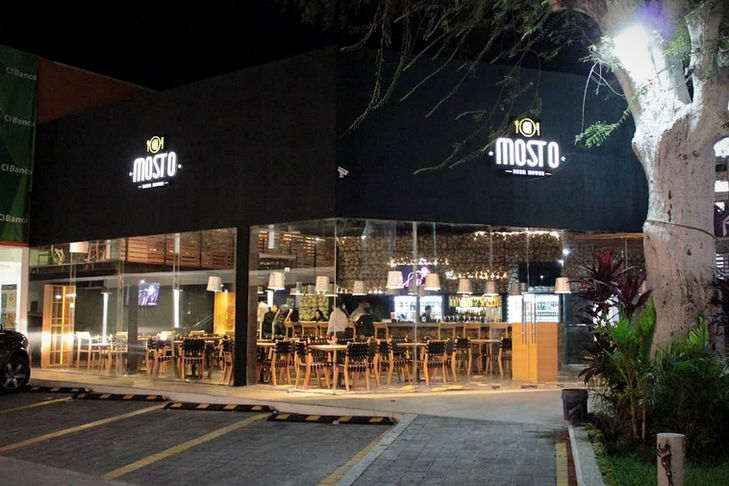 DISEÑO DE INTERIORES DE RESTAURANTES,
FABRICACIÓN DE MOBILIARIO,
DISEÑO DE RESTAURANTES RÚSTICOS EN CALIFORNIA.