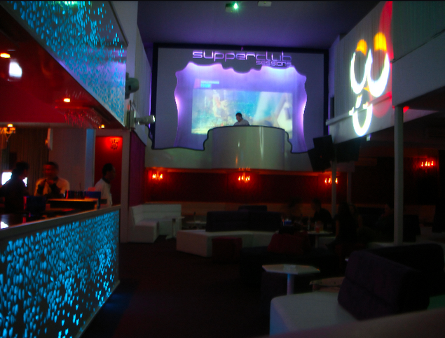 DISEÑO DE BARES Y DISCOTECAS,
BARRAS DE MADERA PARA BAR MODERNAS,
DECORACIÓN DE BARES Y DISCOTECAS EN MÉXICO