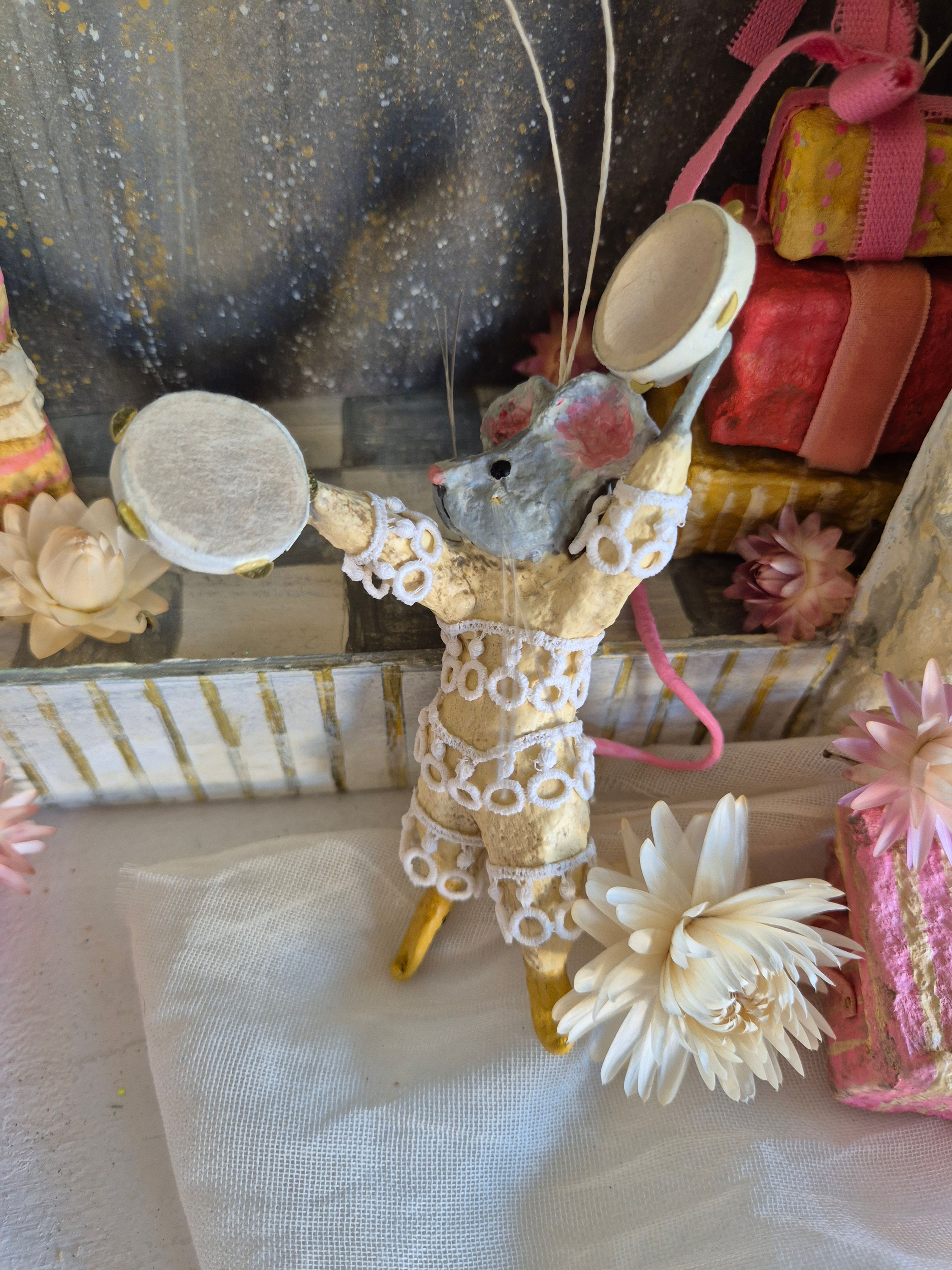 Lacey - - Delicate Collection - Hanging Decoration