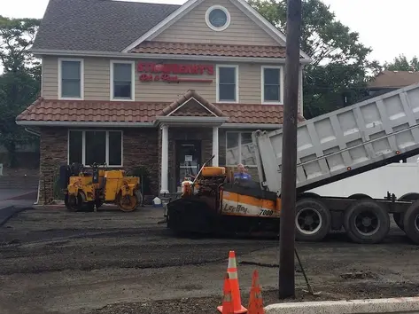 Asphalt paved the commercial parking lot of Strawberry's Pub
Woodbridge
Middlesex County
New Jersey