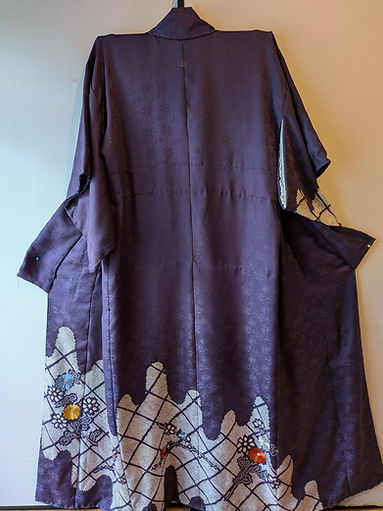 仕立て直して蘇った絞りの訪問着。鮮やかな色とふっくらとした絞りが美しい。