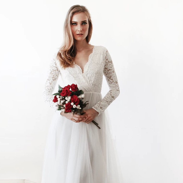 Miniatura: Curvy Ivory Wedding Dress