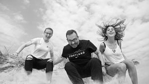 Séance famille dans les dunes