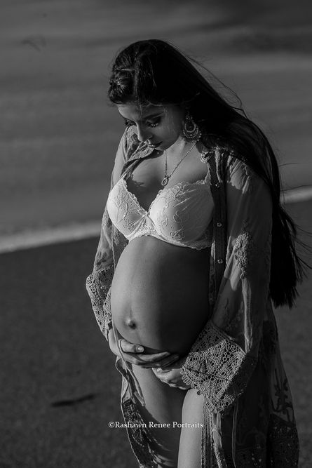 Luxury maternity portrait in Modesto California