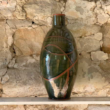 Contour lined vessel