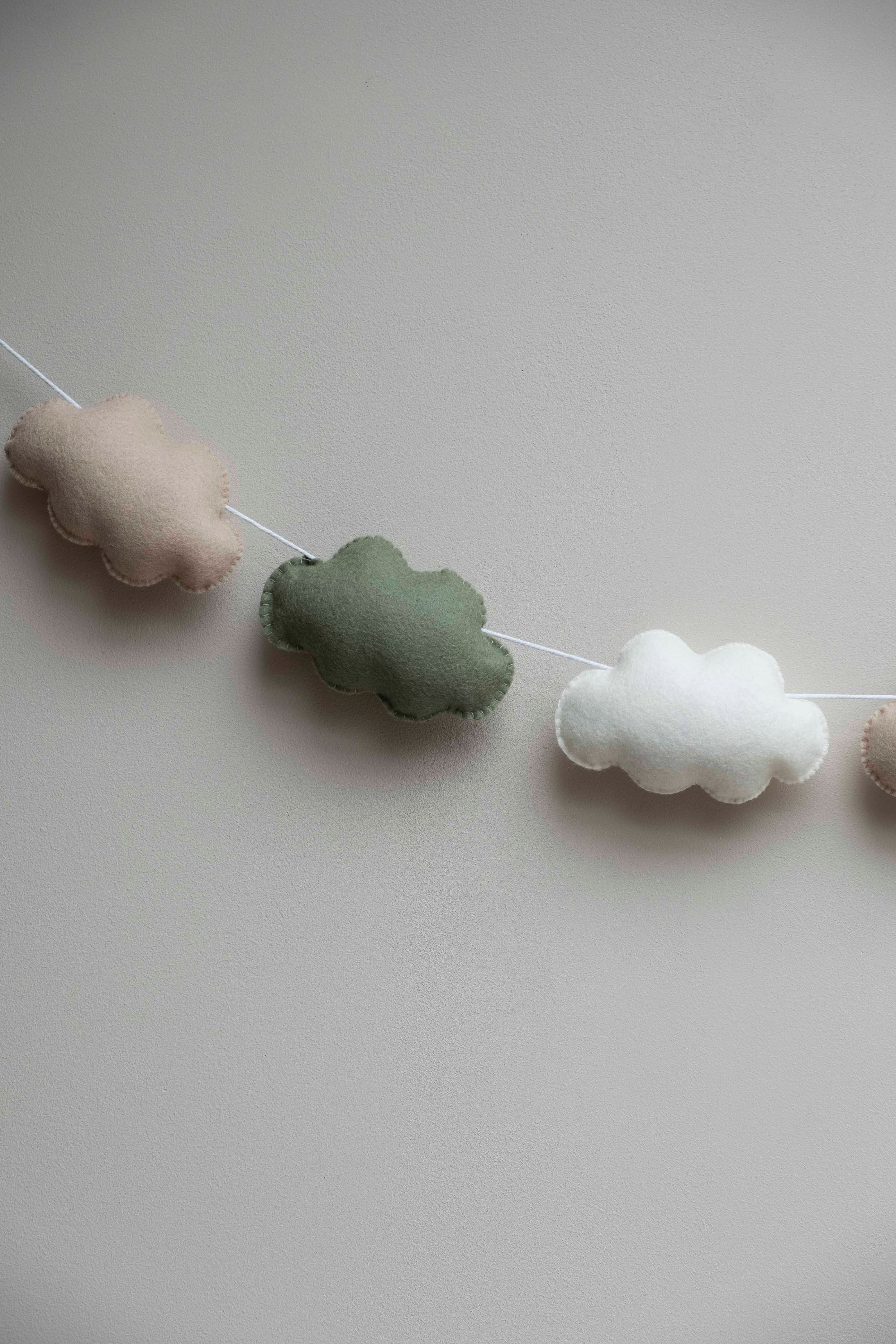 Groen, Zand, en Ecru wolkenslinger gemaakt van 100% wolvilt en vervaardigd met de hand