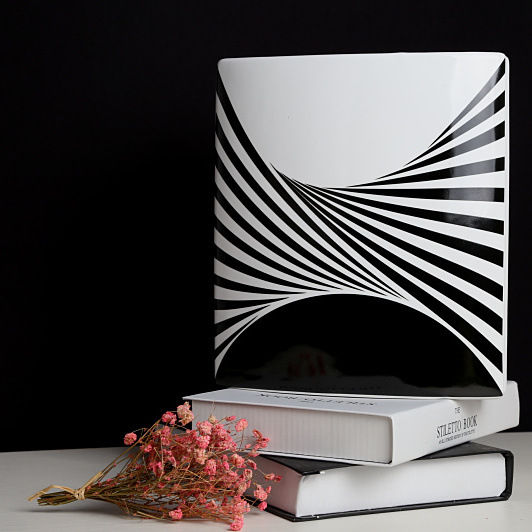 ภาพขนาดย่อ: Graphic vase  รหัส V86