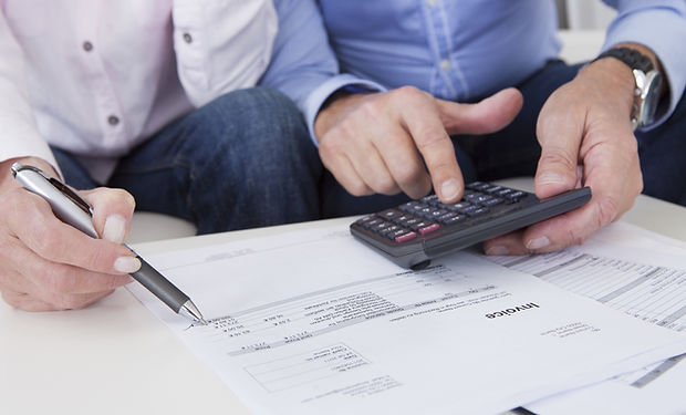 Les hommes avec calculatrice