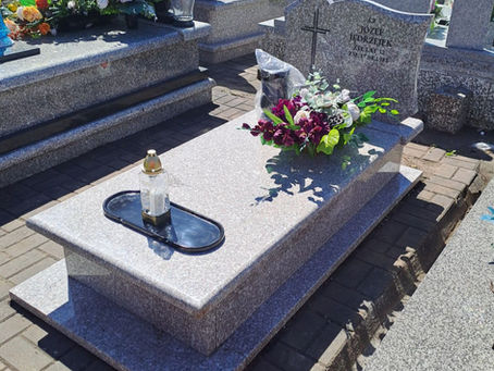 Jak zmyc wosk z pomnika ?