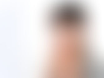 表情筋を鍛える女性