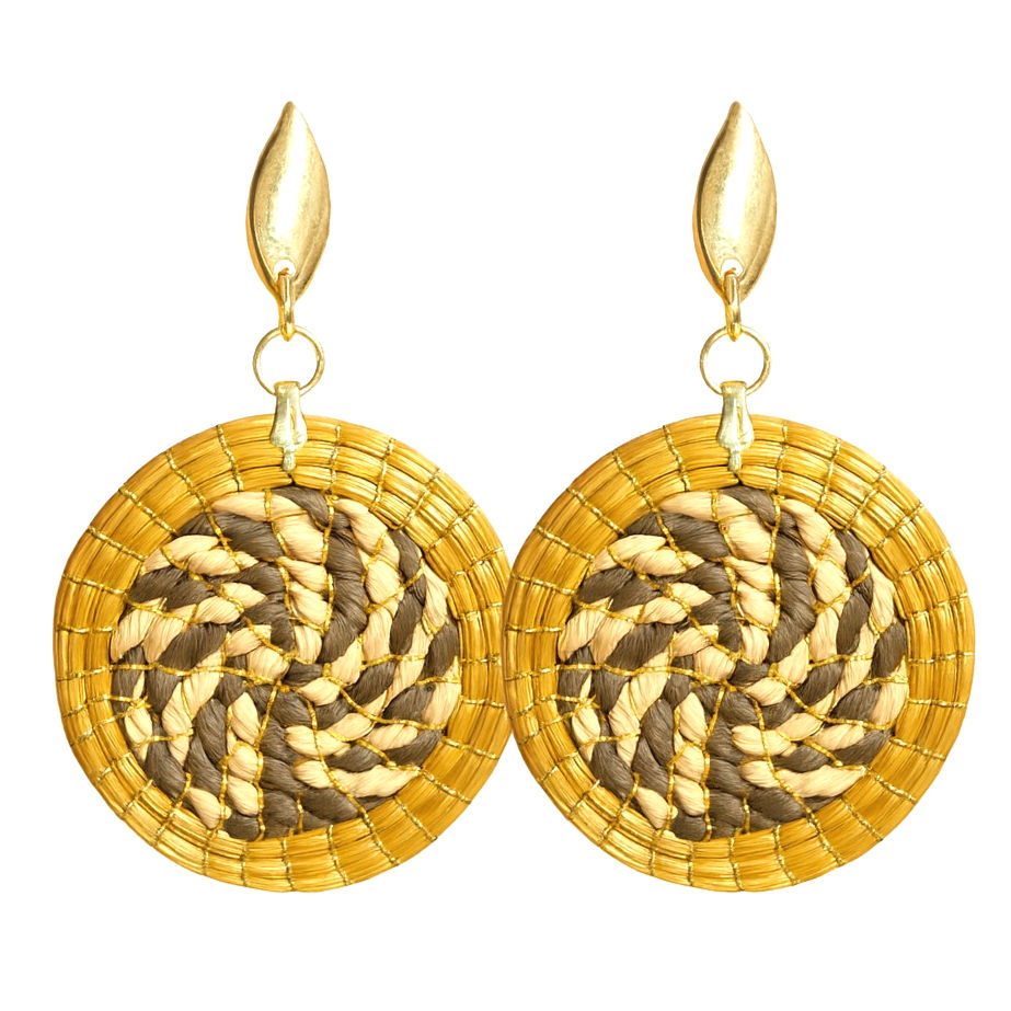 Thumbnail: Golden Grass and Buriti Straw Circle Dangle Earrings Black