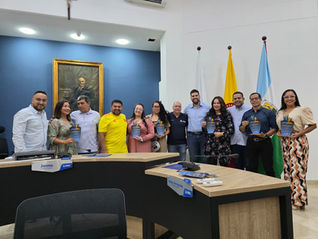 Concejo rinde a homenaje a docentes deportistas y artistas