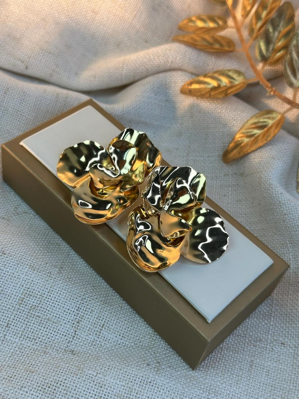 Miniatura: Brinco Maxi Meia Pétala Martelada