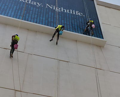 تنظيف واجهات المباني