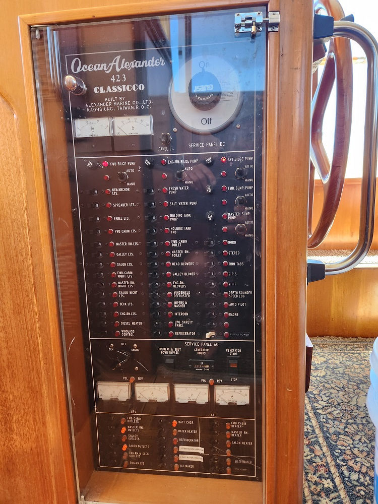 Thumbnail: 1999 42' Ocean Alexander 423 Classico