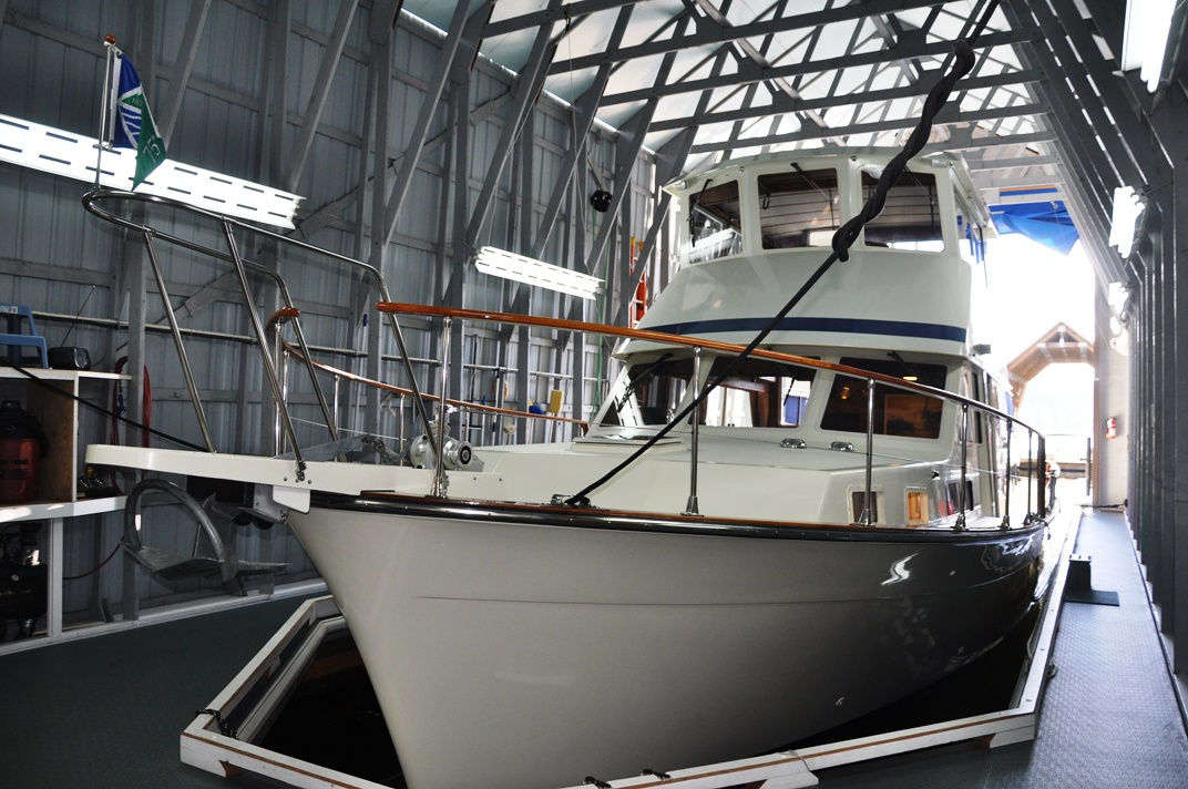 Custom 48' Tollycraft Skylounge