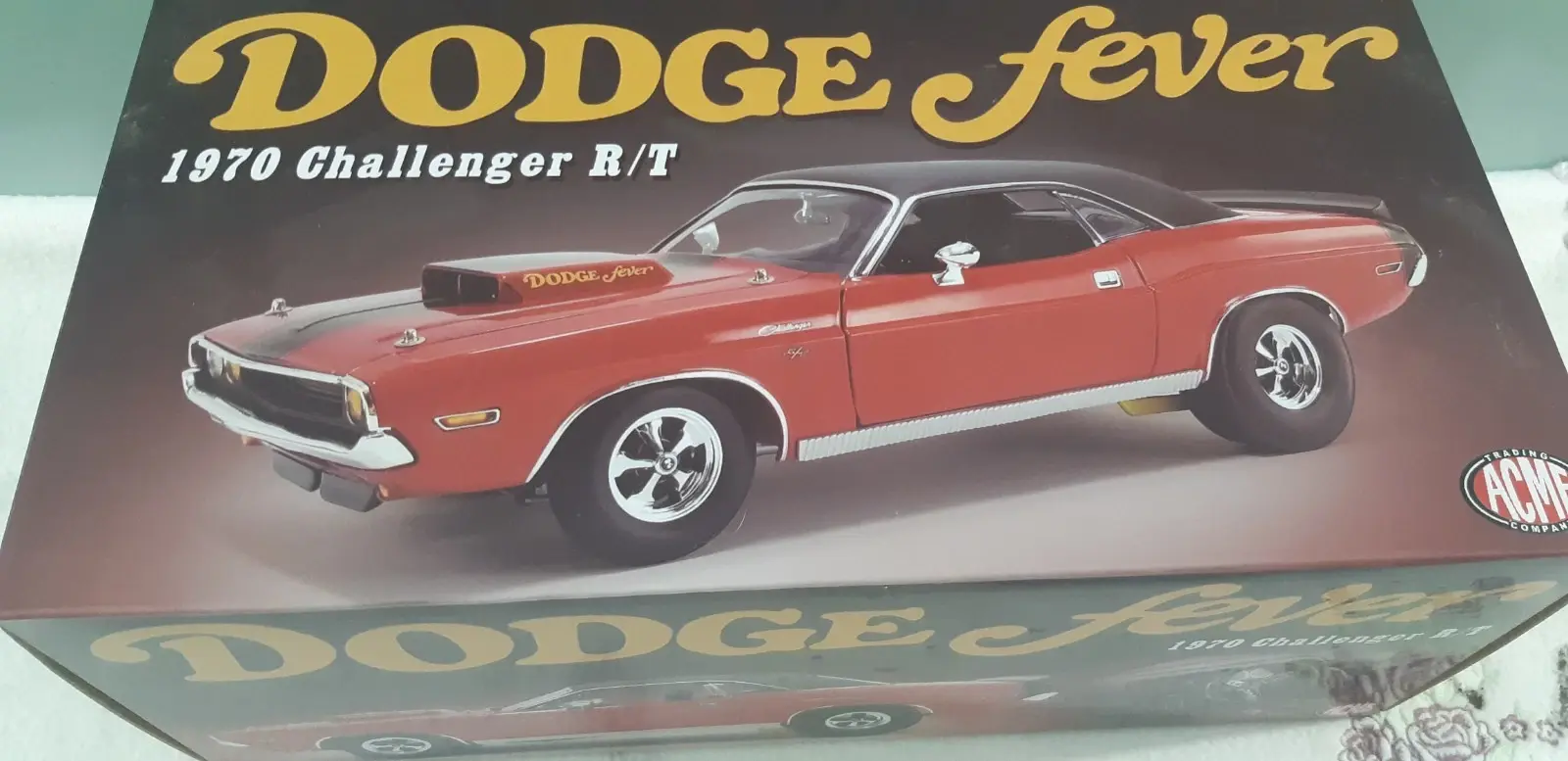 1/18 Scale diecast Acme 1970 Dodge Challenger Fever