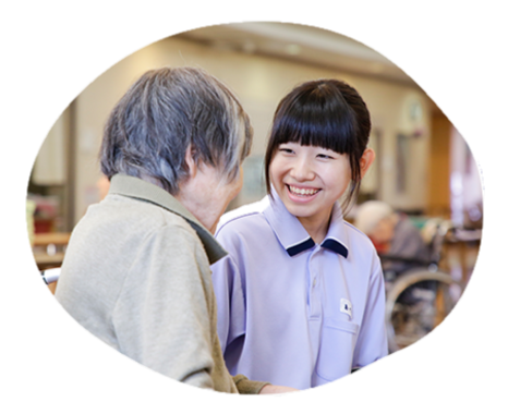 笑顔の介護スタッフ