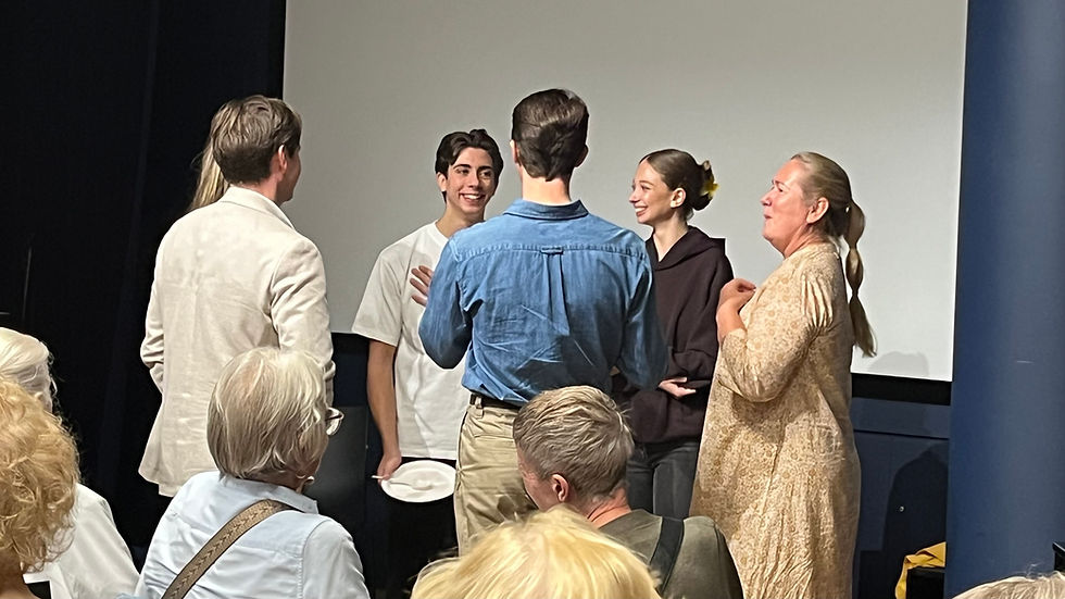 Det beste med medlemsmøtene er minglingen og bli kjent med kompaniet etter samtalene.