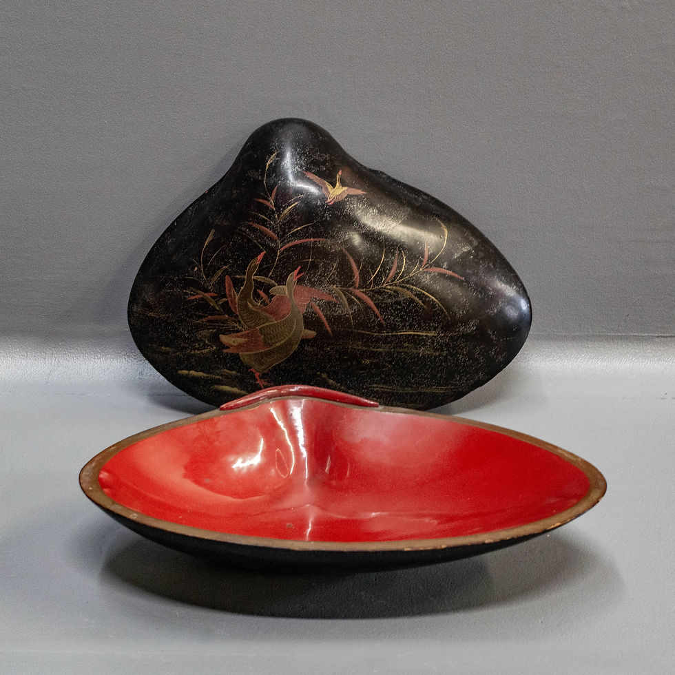 Thumbnail: Japanese Meiji Era Lacquered Clamshell Box