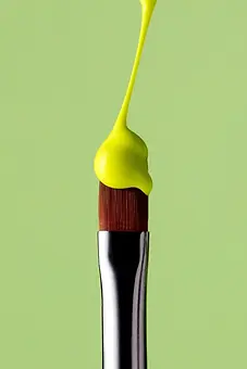 Lifestyle_brush_2.webp