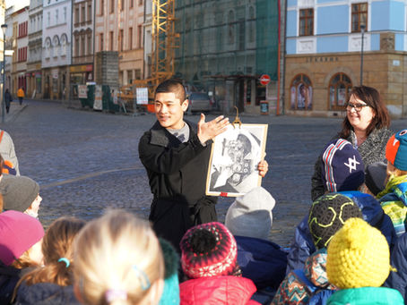 Olomoucký orloj | Výzdoba ve stylu socialistického realismu mi byla podivně blízká