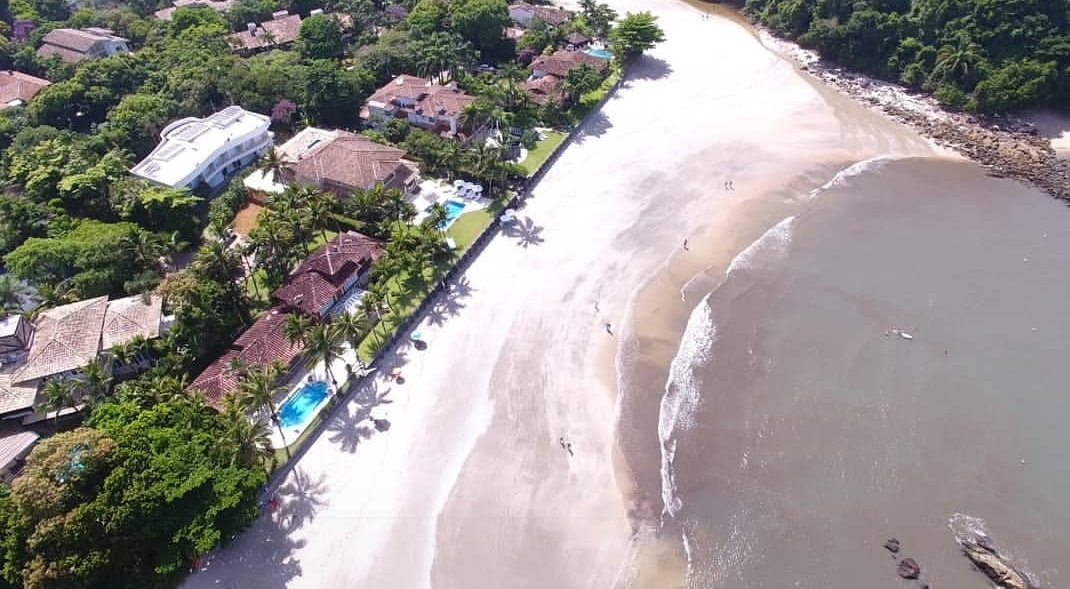Onde fica e como chegar na Praia das Conchas no Condomínio Iporanga em Guarujá? content media