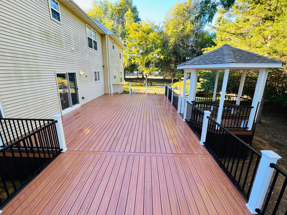 util_construction_trex_transcend_tiki_torch_decking.jpeg