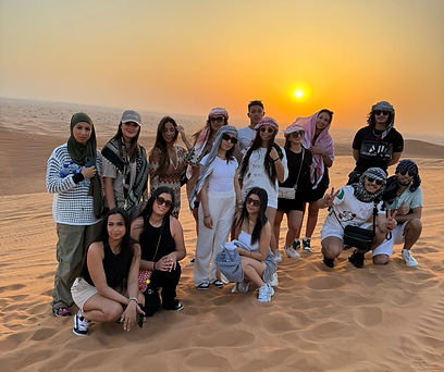 Nos étudiants dans le désert lors de leur voyage à Dubaï
