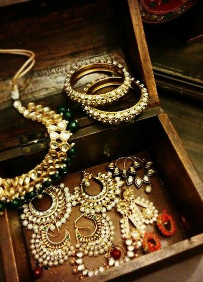 67dc0dcbc569755221e78c6da82af268--little-boxes-indian-beauty.jpg