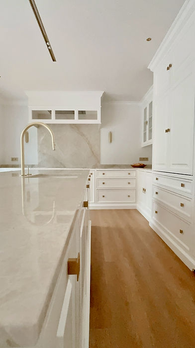 architecture-interieur-villa-meise-cuisine-arche-marbre.jpeg