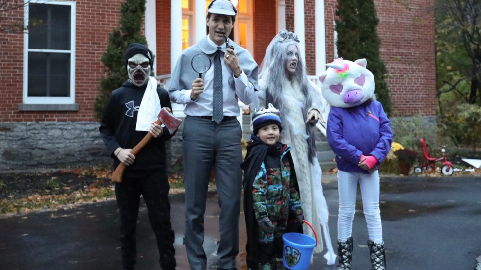 Sherlockonnerie - En 2018, Justin Trudeau a fêté Halloween en costume de Sherlock Holmes