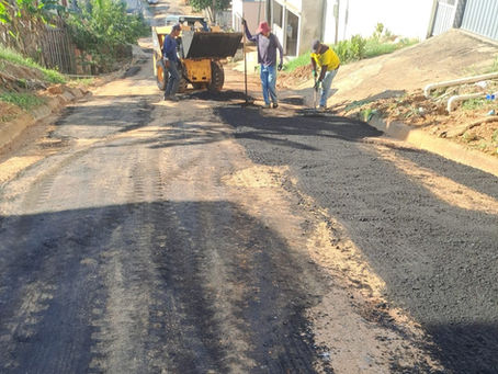 Prefeitura realiza operação tapa-buracos no bairro Jardim Primavera, em Sena Madureira
