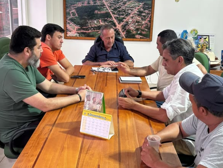 Reunião no gabinete: Prefeito Olavinho Boiadeiro dialoga sobre destinação de Emenda Parlamentar e novos investimentos para Acrelândia
