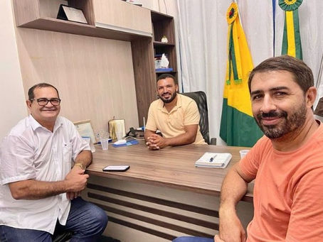 Prefeito de Jordão recebe ex-prefeito de Manoel Urbano e atual deputado para discutir investimentos