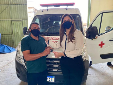 Prefeito Naudo Ribeiro recebe do Governo do Estado ambulância e equipamentos para hospital