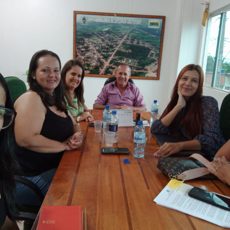 Autoridades e profissionais do sistema de assistência social discutem estratégias para implantar a Sala da Escuta Protegida em Acrelândia