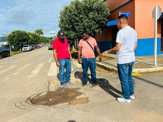 Prefeito Jerry Correia acompanha ações de limpeza pública em Assis Brasil