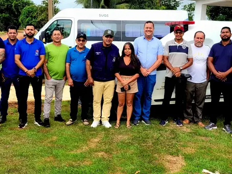 Prefeitura e Câmara entregam nova ambulância para a Vila Caquetá
