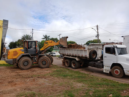 Secretaria de Obras intensifica serviços de limpeza em bairros de Senador Guiomard