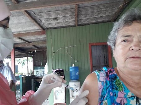 Idosos de 70 a 74 anos se imunizaram na UBS João Daniel Damasceno